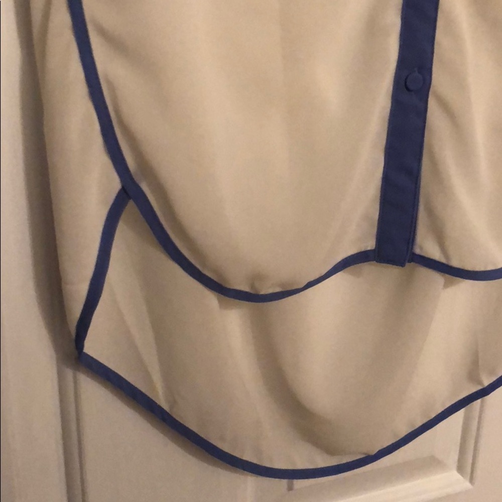 Flowy button up / open back blouse - Picture 3 of 8